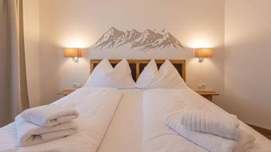 Alpine Appartement Top 4 by AA Holiday Homes