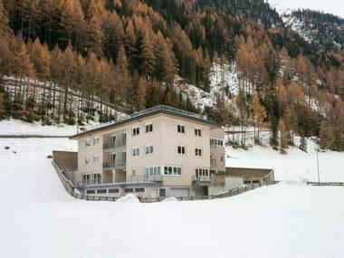 Apartment in Zwieselstein (Sölden) with balcony 2 bedrooms and 2 showers.