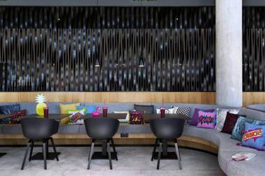 MOXY Vienna Airport