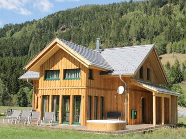 Luxurious Chalet in Murau with outside jacuzzi