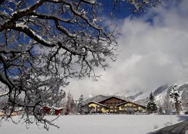 Almfrieden Hotel & Romantikchalet