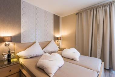 Pension Julia - Haus Elisabeth - Weinhof Lang-Wallner