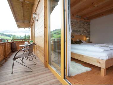 Stunning Holiday Home with Balcony Ski Storage Parking