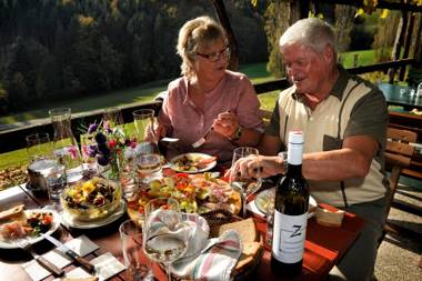 Zirngast Weingut-Buschenschank-Gästezimmer
