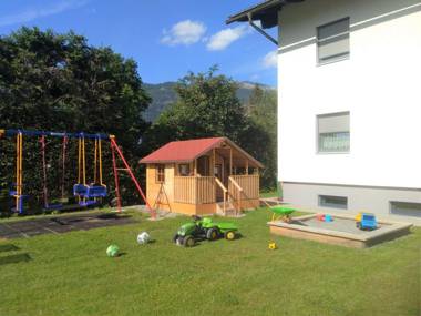 Nice apartment in detached house with large garden close to town centre and ski piste