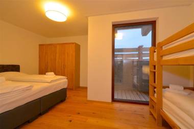 Ski-in / Ski-out Chalet Maiskogel 13b by Alpen Apartments