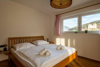 Elinas Mountain Views