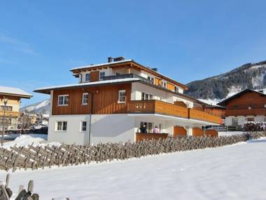 Beautiful Apartment in Kaprun near Ski Lift