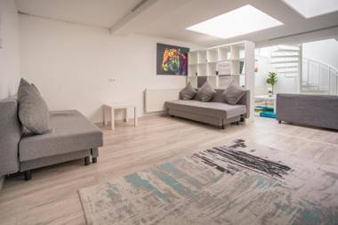 Deluxe Duplex Innsbruck City Apartment