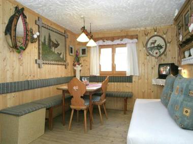 Cozy Chalet in Karrösten with Forest Near