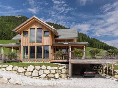 lush Chalet in Hohentauern with Infrared Sauna & Whirlpool