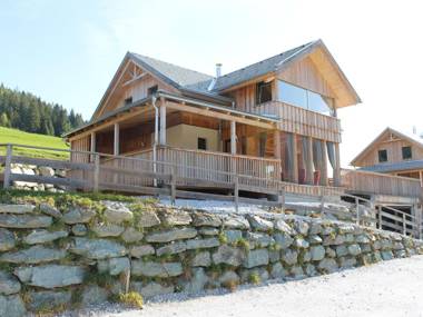 Comfy Chalet in Hohentauern with Whirlpool near City Centre