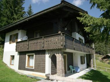Holidayhouse in a pleasant area in Nassfeld with views of the mountains.    