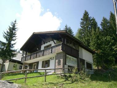 Holidayhouse in a pleasant area in Nassfeld with views of the mountains.    