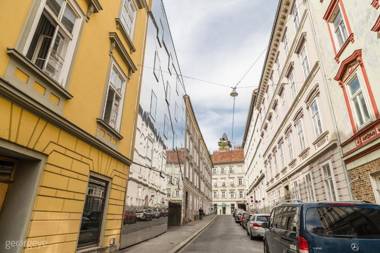 Zum Grazer Uhrturm by ichbucheAT