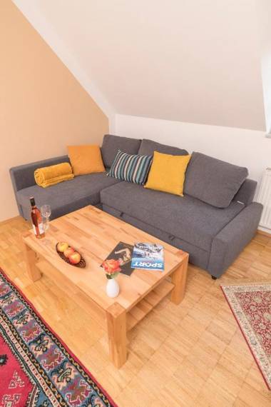 Schlossberg Suite by ichbucheAT