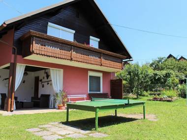 Cozy Holiday Home in Eberndorf  with Garden