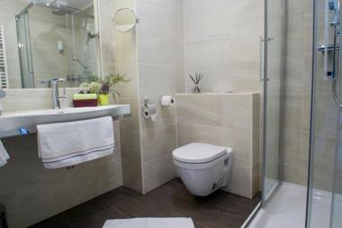 College Garden Hotel