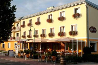 Simon - Hotel & Café