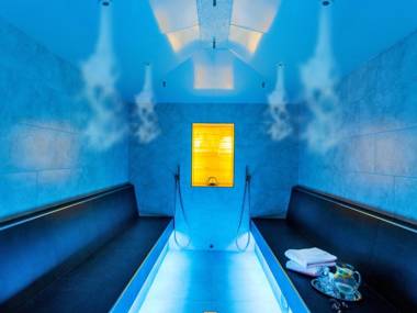 Österreichischer Hof-im Bademantel direkt in die Alpentherme