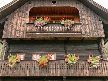 Vintage Holiday Home in Arriach with Private Garden