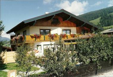 Pension Wieser "Baschtlmai"