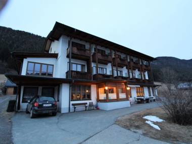 Cosy Apartment in Weissensee near Ski Lift