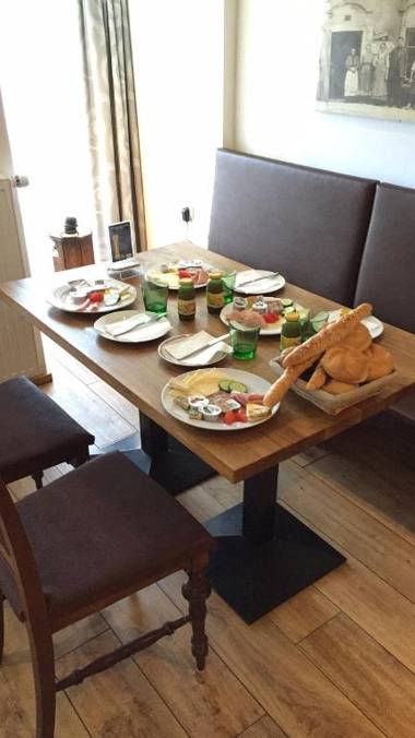 Gastronomie Sunnseitn - Pension - Café - Weinkeller