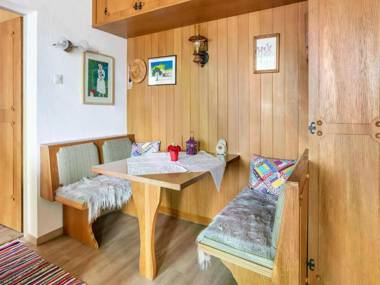 Apartment in Pörtschach with Patio Veranda & Parking