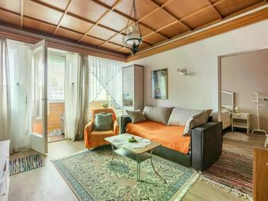 Apartment in Pörtschach with Patio Veranda & Parking