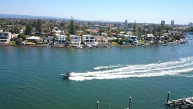 Surfers Hawaiian Holiday Apartments