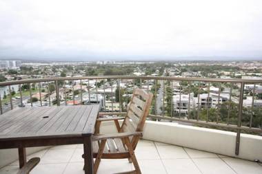 Broadwater Shores Waterfront Apartments