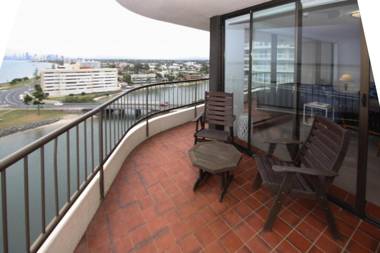 Broadwater Shores Waterfront Apartments