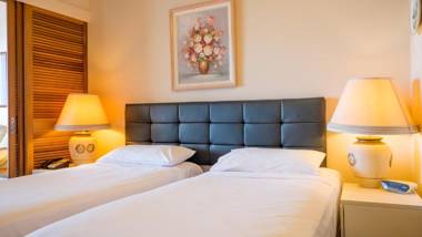 Broadbeach Savannah Resort