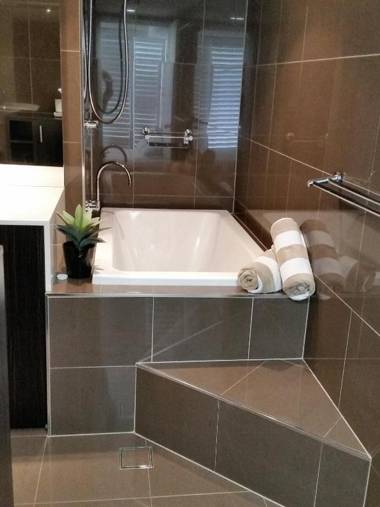 Surfers Beachside Holiday Apartments