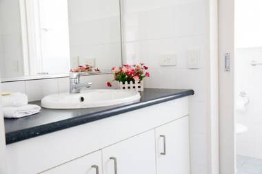 The Shore Apartments - Beachfront