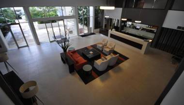 Chancellor Lakeside Apartments