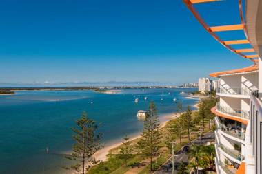 Silvershore Apartments on the Broadwater