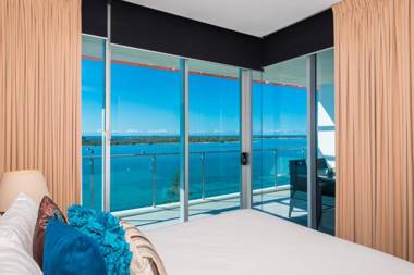 Silvershore Apartments on the Broadwater