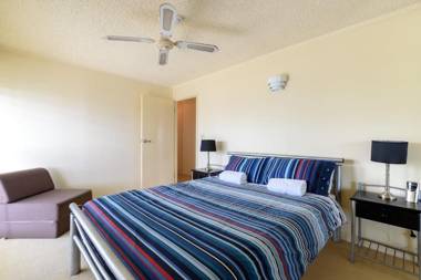 Main Beach Waterfront Apartment