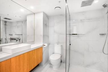 Chevron Renaissance 2 Bed Apartment by Vaun