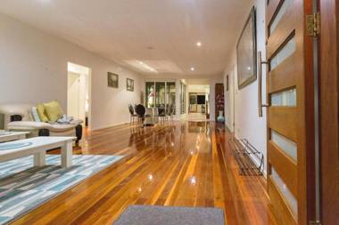 Spacious House in Heart of Surfers Paradise