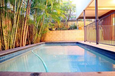 Spacious House in Heart of Surfers Paradise