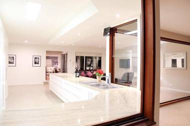 Spacious House in Heart of Surfers Paradise