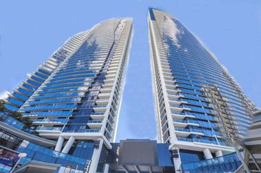 Sealuxe - Central Surfer Paradise - Spacious Ocean View King Spa Apartment