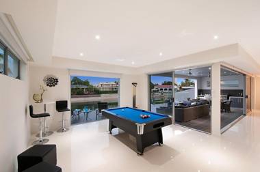 Waterfront Splendour