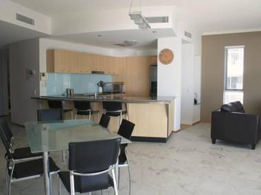 WAVES 203 ON CURRUMBIN