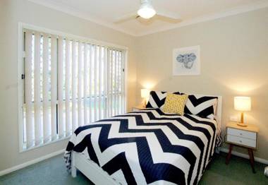 Anaheim Entertainer by Getastay