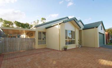 Anaheim Entertainer by Getastay