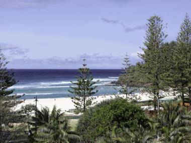 Calypso Plaza Resort Unit 417 - Penthouse style apartment Wi-Fi included